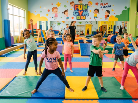 Calentamiento en gimnasio infantil
