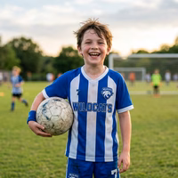 Retrato infantil en entorno deportivo